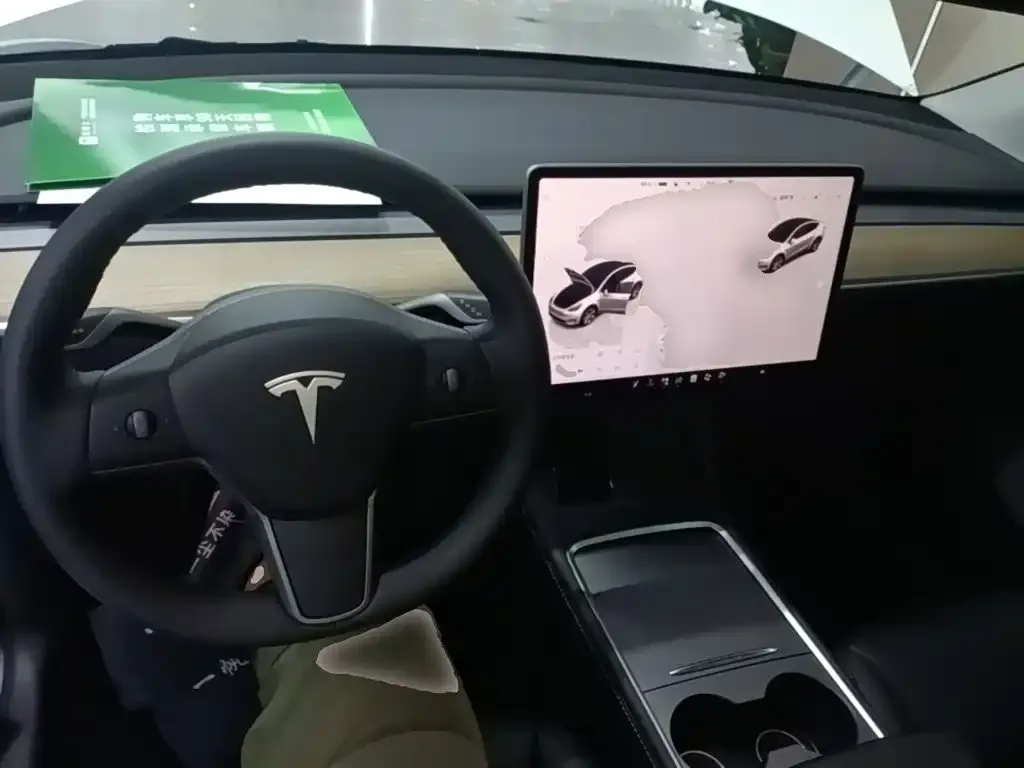 Tesla Model Y — фото 8