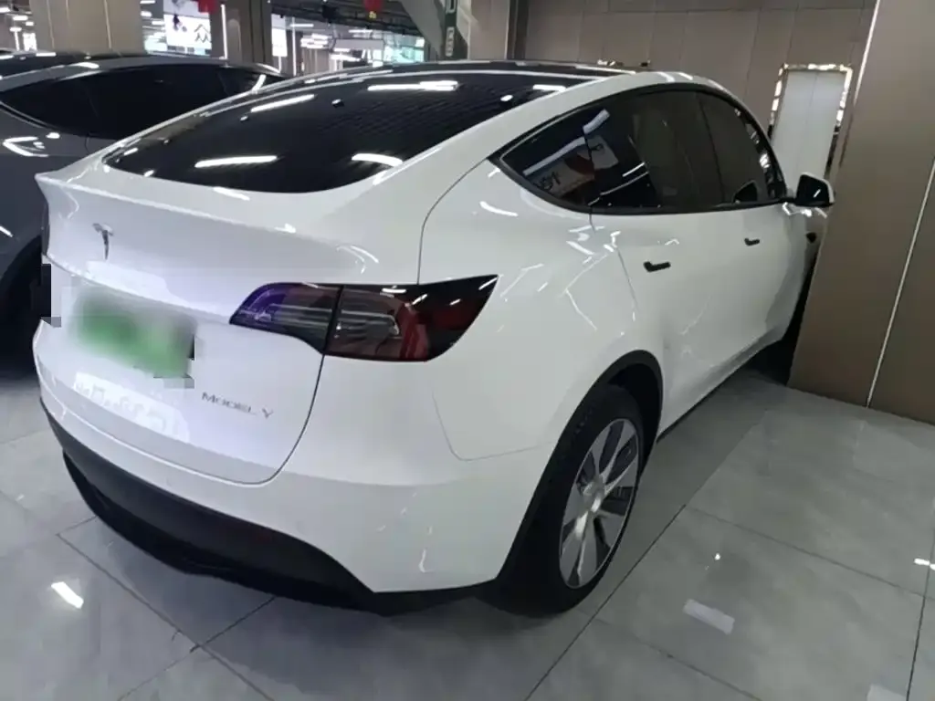 Tesla Model Y — фото 7
