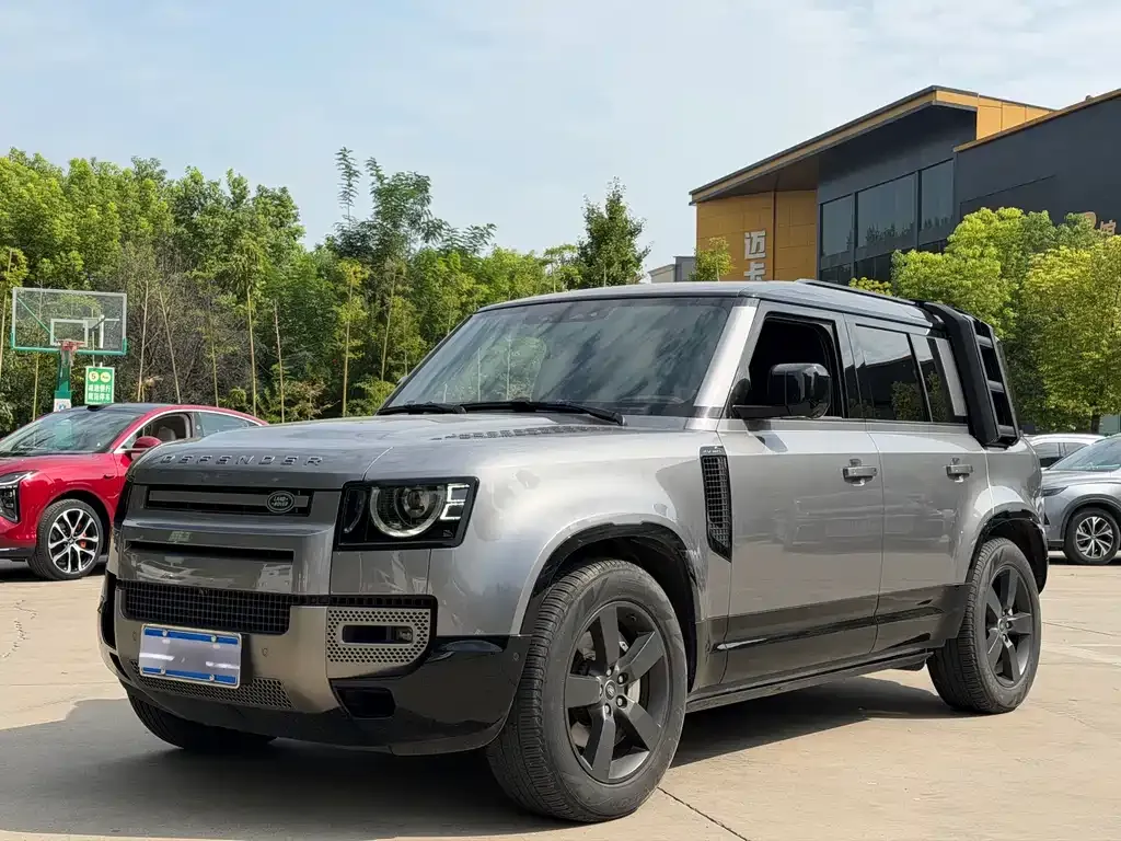 Land Rover Defender — фото 1