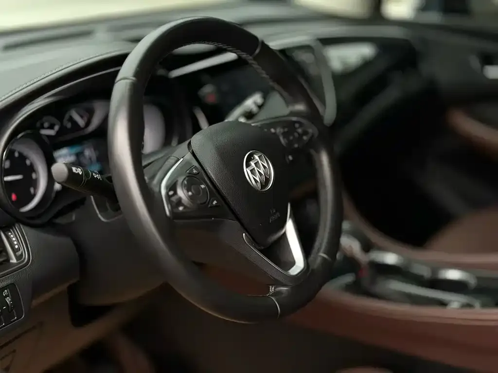 Buick Envision Plus — фото 5