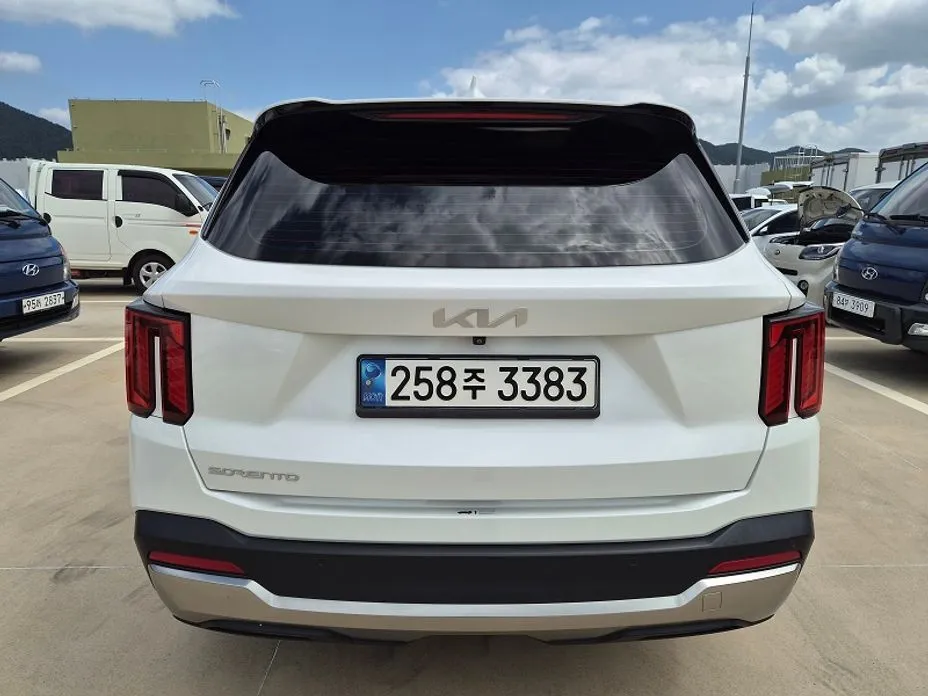 Kia Sorento — фото 7