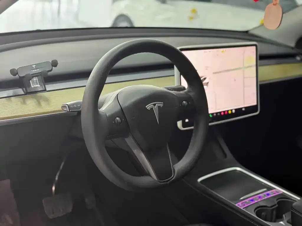 Tesla Model Y — фото 2