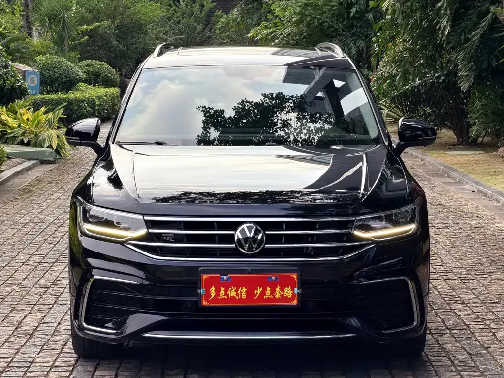 Volkswagen Tiguan L — фото 10