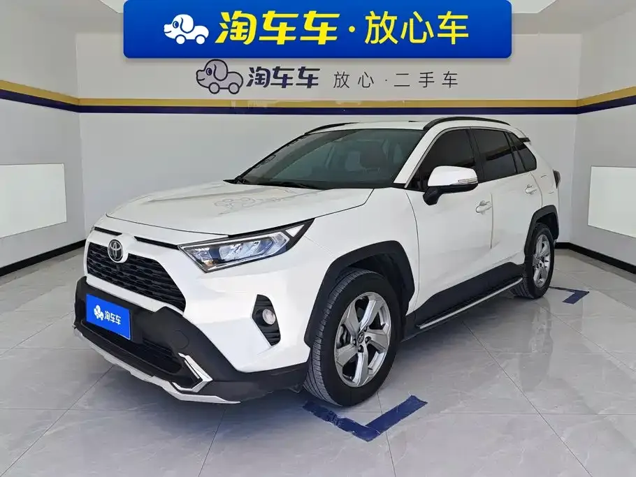 Toyota RAV4 — фото 1