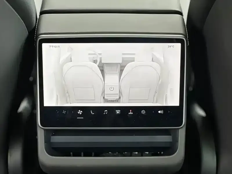 Tesla Model 3 — фото 8