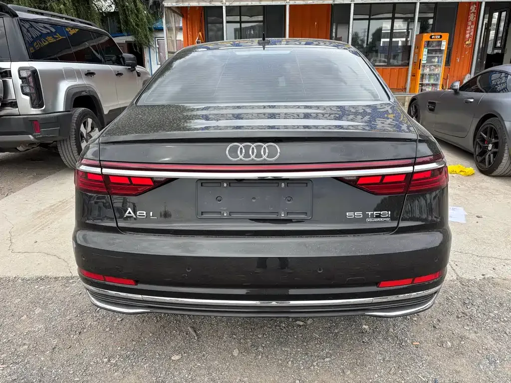 Audi A8 — фото 10