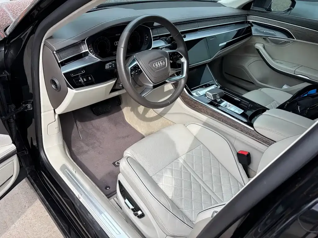 Audi A8 — фото 7