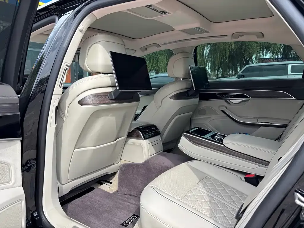 Audi A8 — фото 5