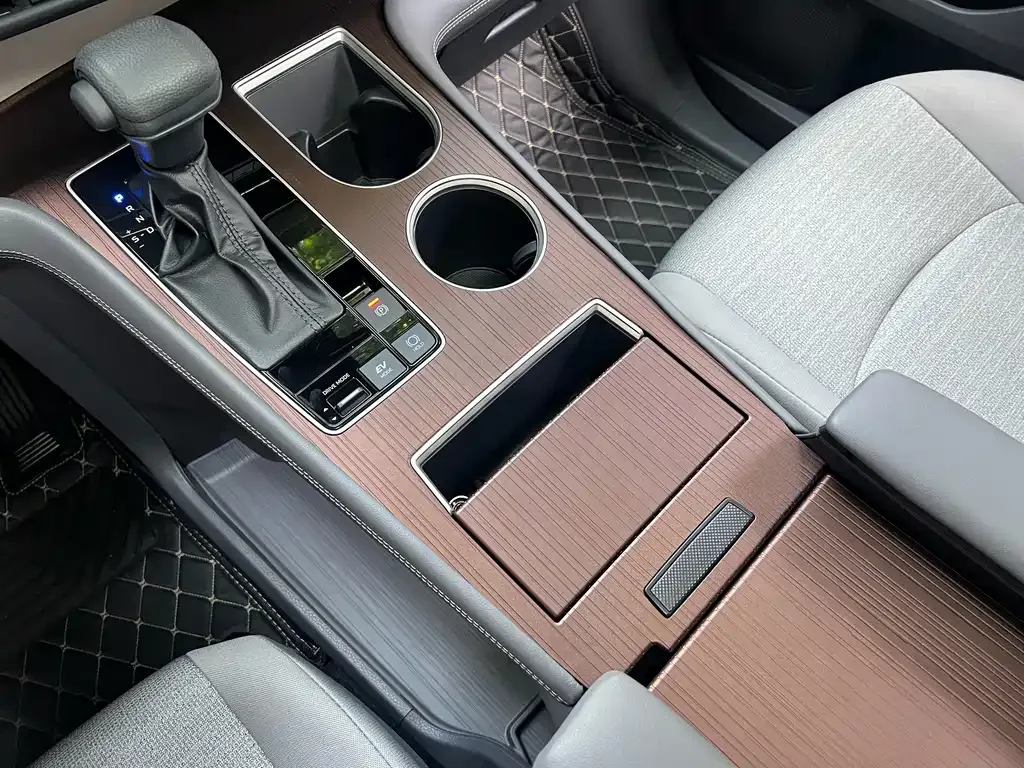 Toyota Sienna — фото 9