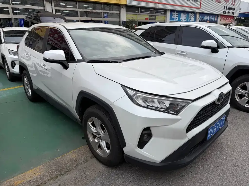 Toyota RAV4 — фото 5