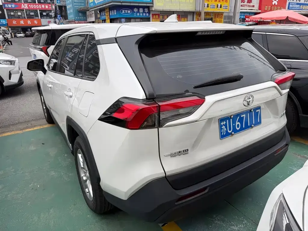 Toyota RAV4 — фото 9