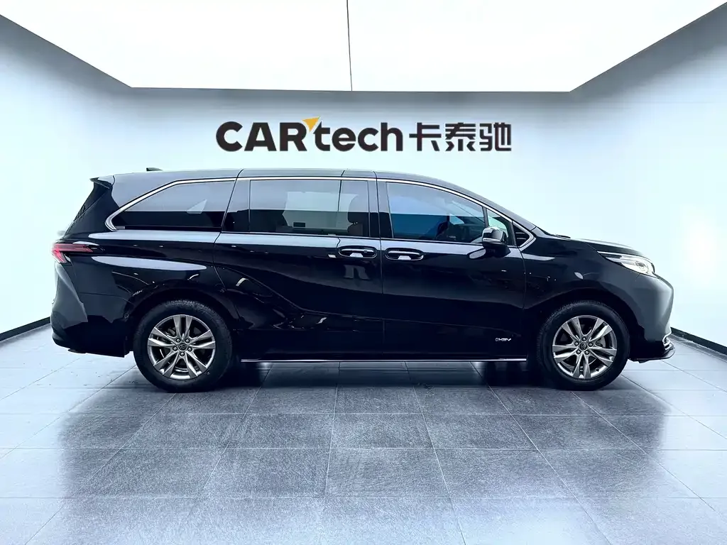 Toyota Sienna — фото 2
