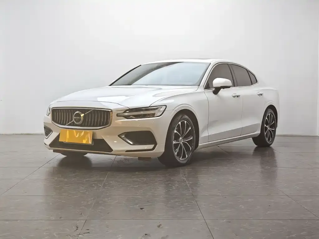 Volvo S60 — фото 1