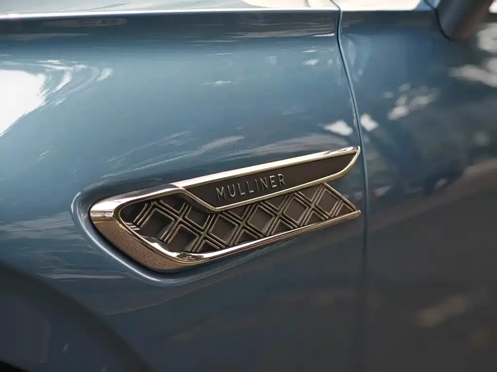 Bentley Flying Spur PHEV — фото 3