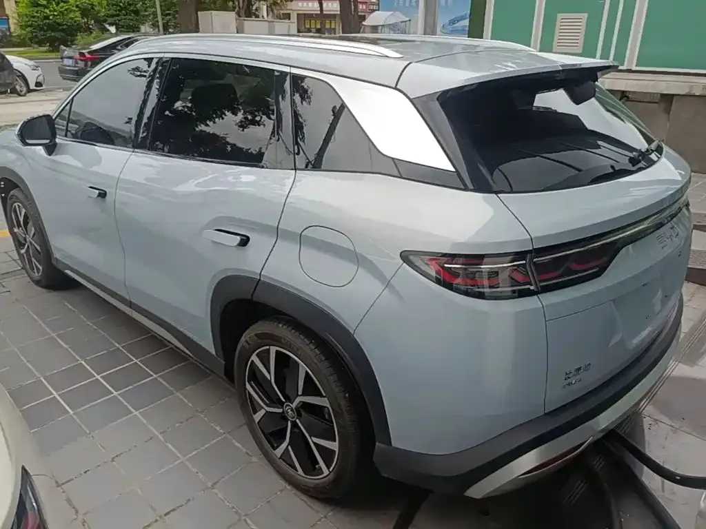 BYD L DM-i — фото 9