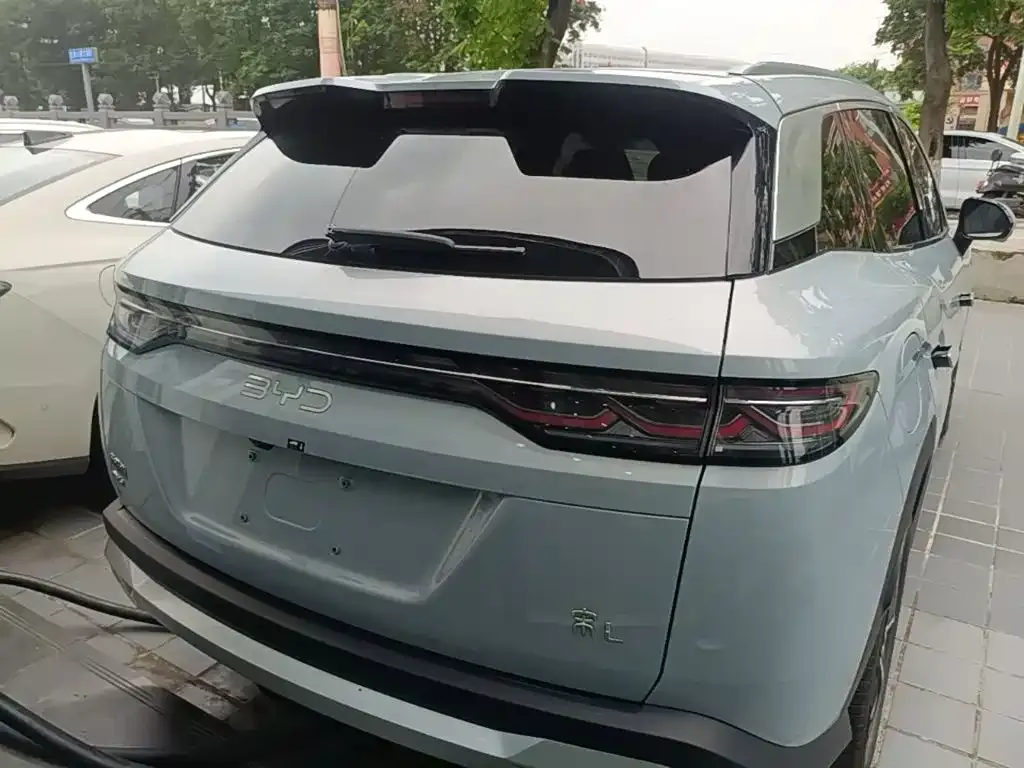 BYD L DM-i — фото 8