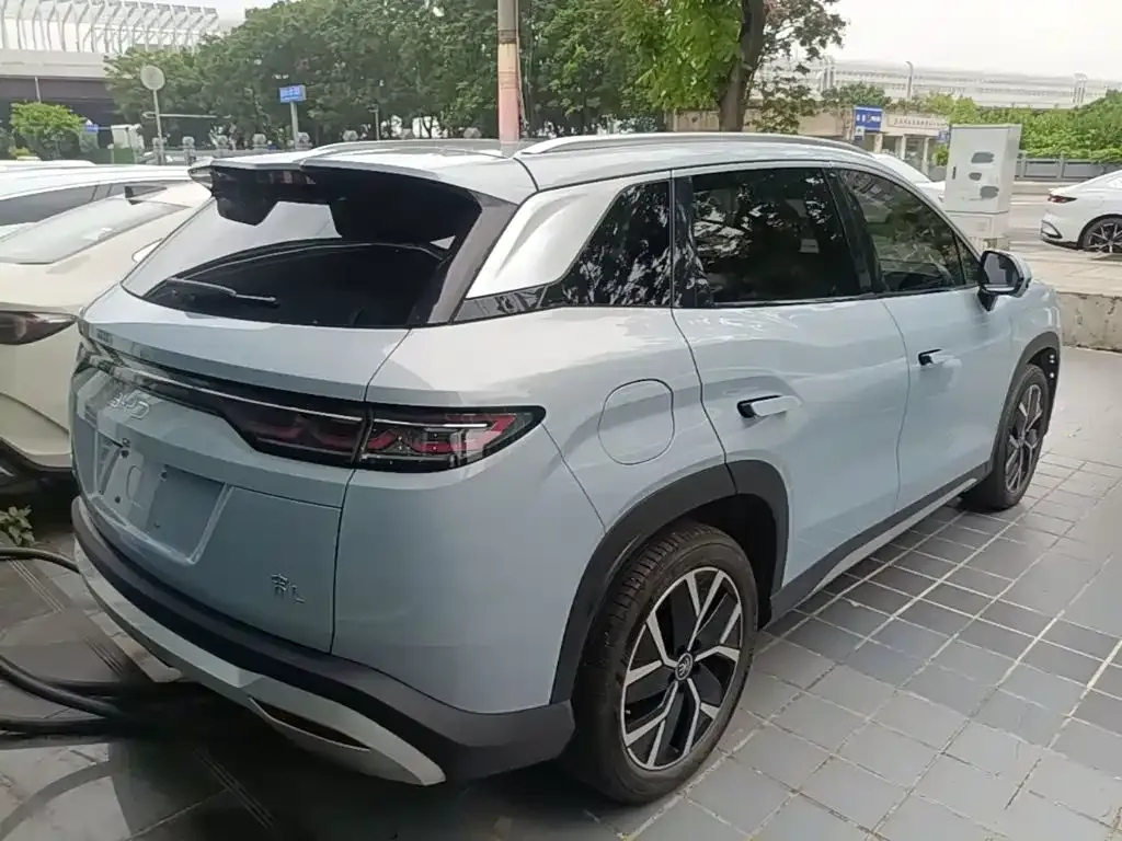 BYD L DM-i — фото 7