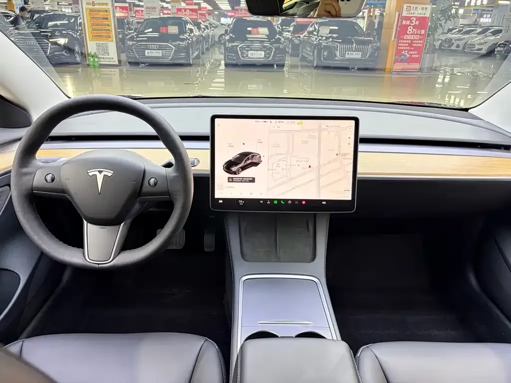 Tesla Model 3 — фото 8