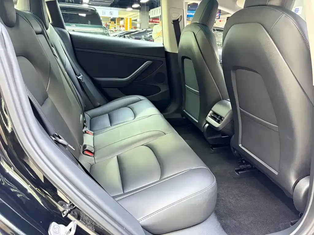Tesla Model 3 — фото 4