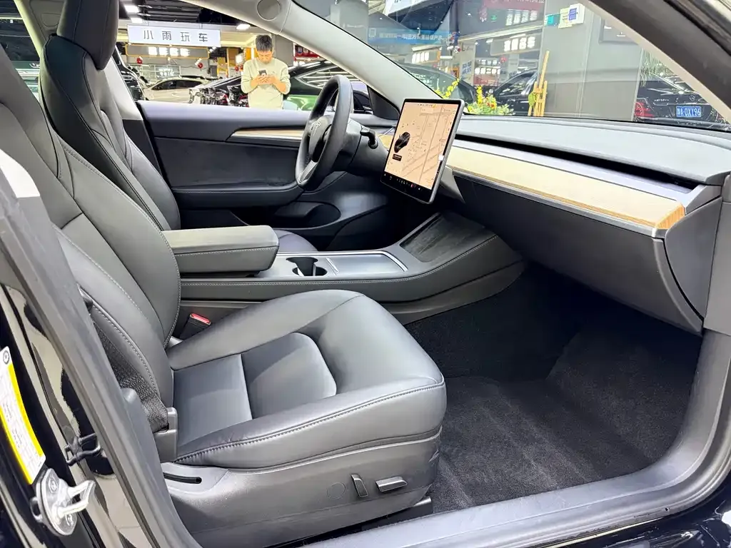 Tesla Model 3 — фото 9