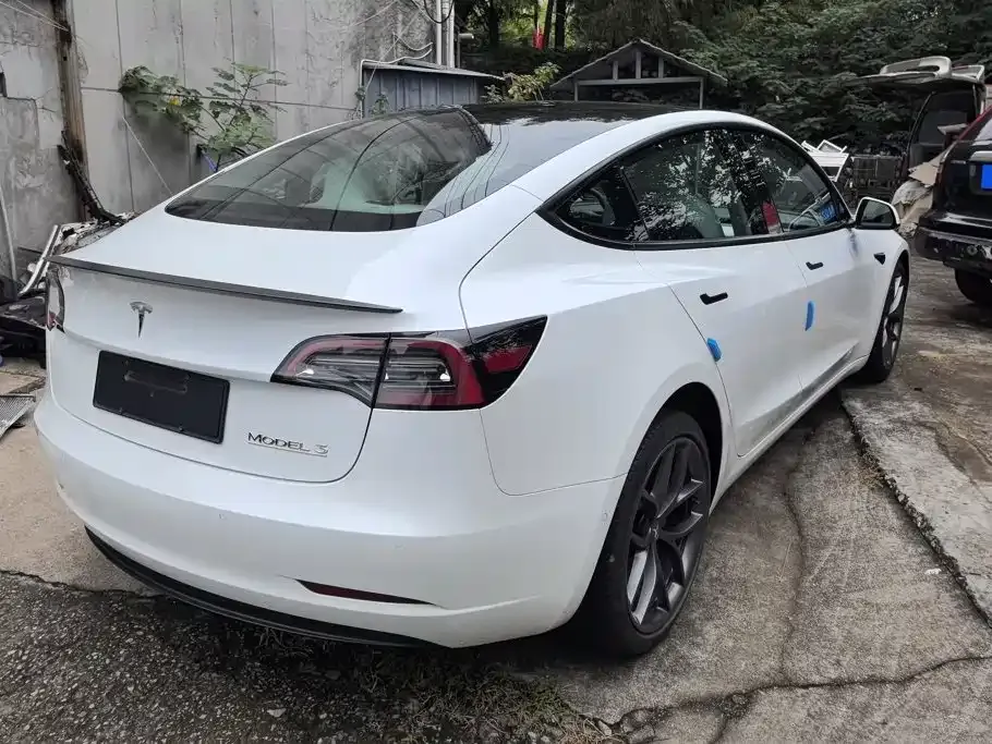 Tesla Model 3 — фото 10