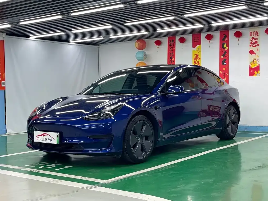 Tesla Model 3 — фото 1