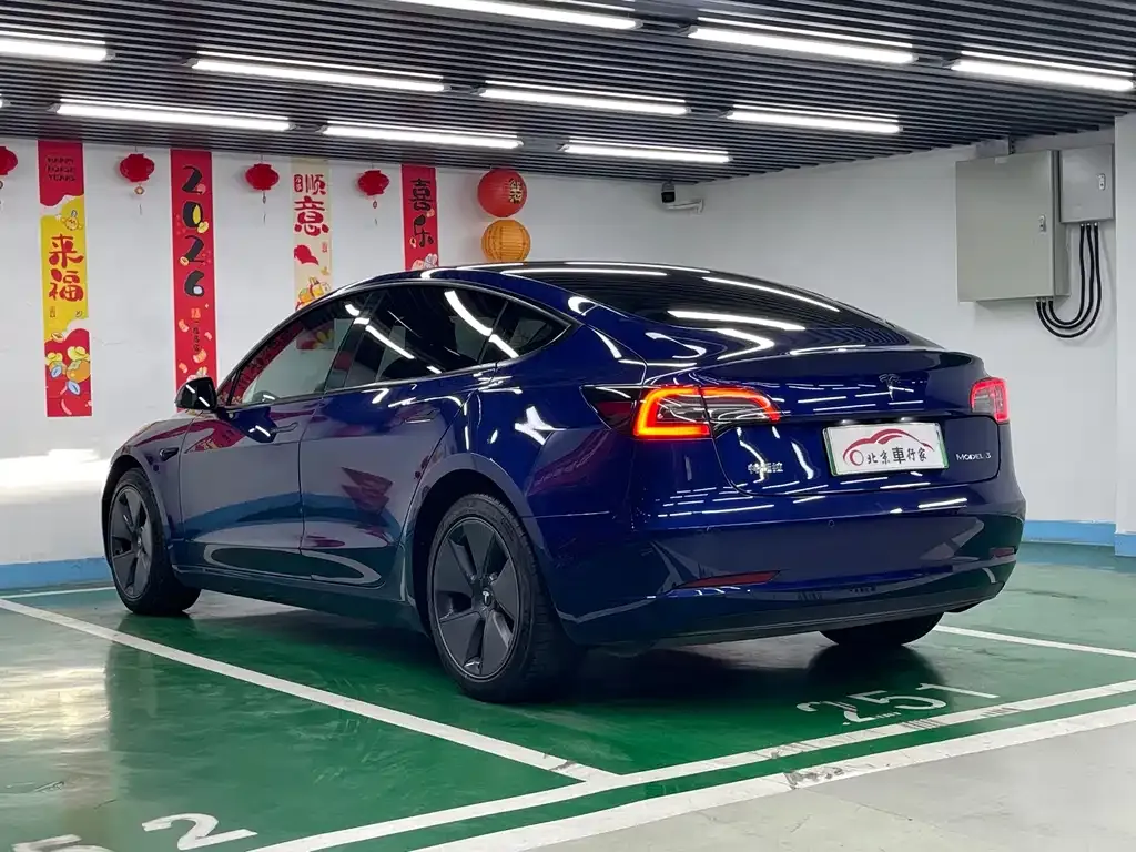 Tesla Model 3 — фото 4