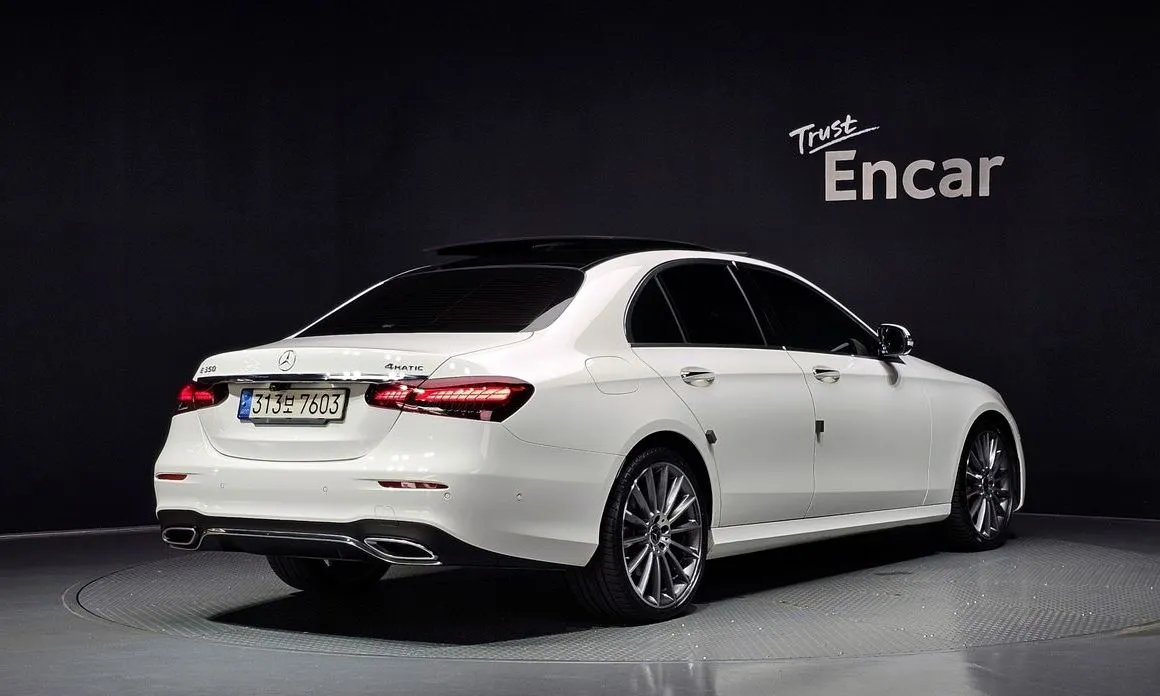 Mercedes-Benz E-Class — фото 9