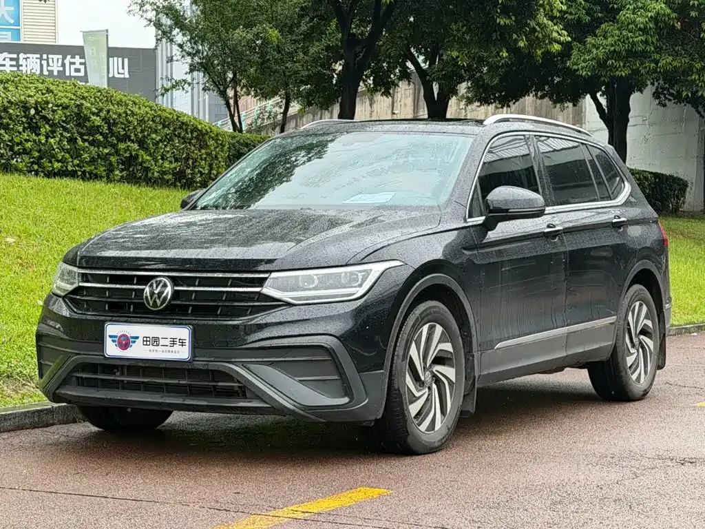Volkswagen Tiguan L — фото 1