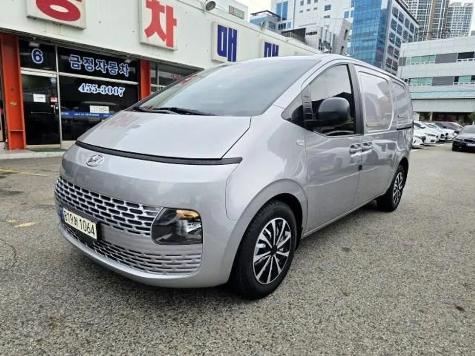 Hyundai Staria — фото 1