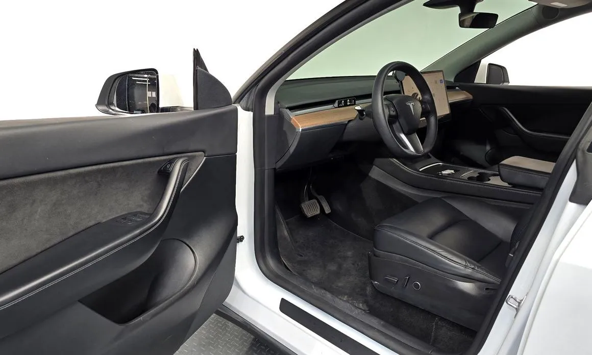 Tesla Model Y — фото 9
