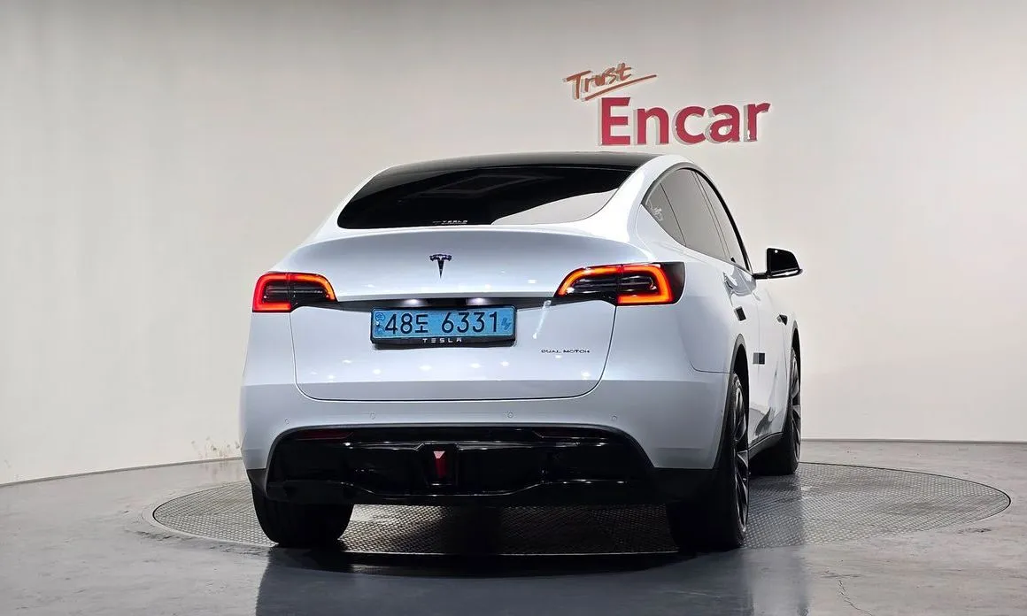 Tesla Model Y — фото 5