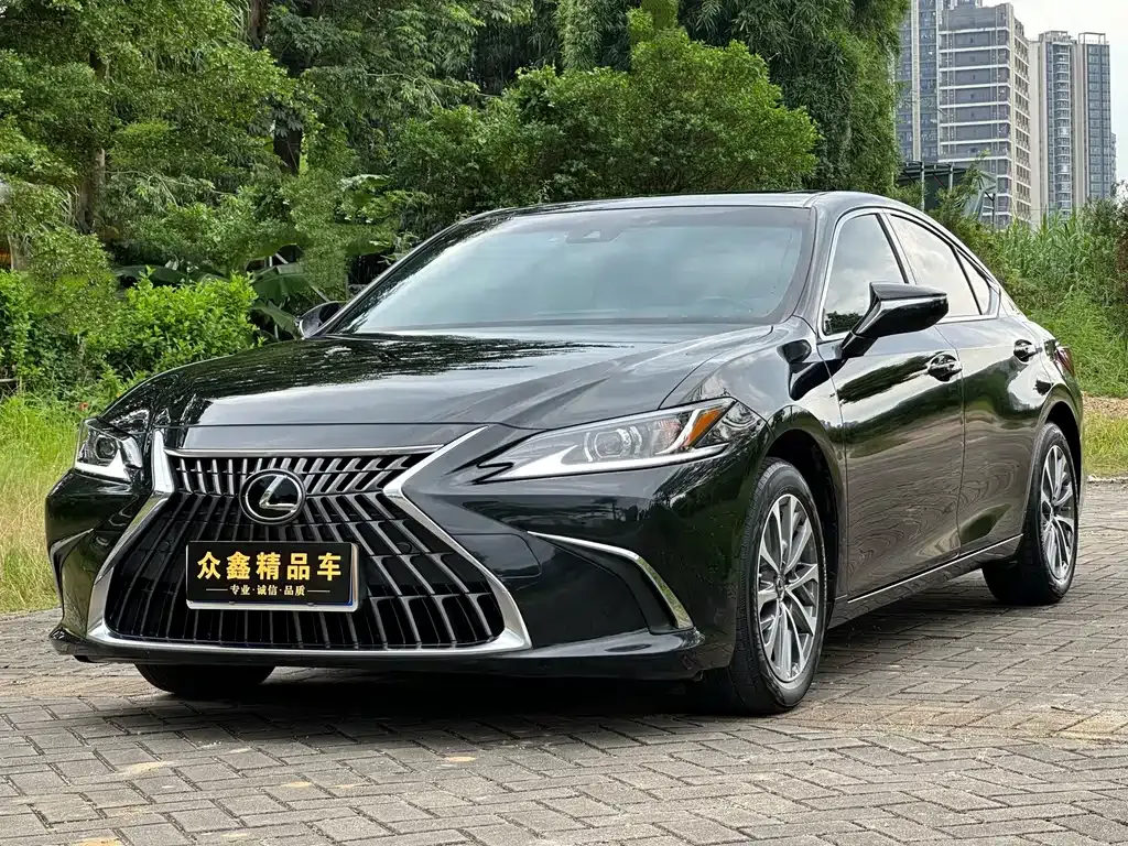 Lexus ES — фото 1