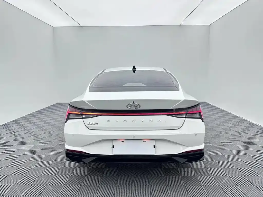 Hyundai Elantra — фото 7