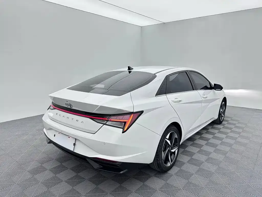 Hyundai Elantra — фото 6