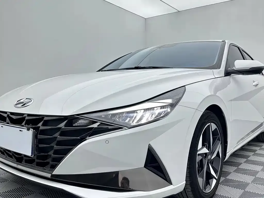 Hyundai Elantra — фото 4
