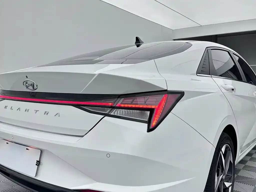 Hyundai Elantra — фото 5