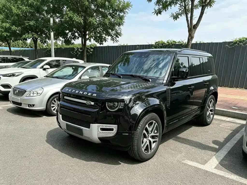 Land Rover Defender — фото 1
