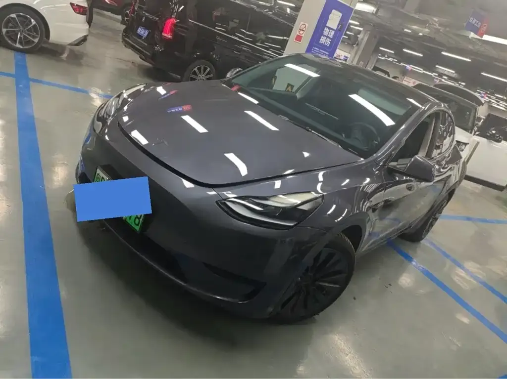 Tesla Model Y — фото 1