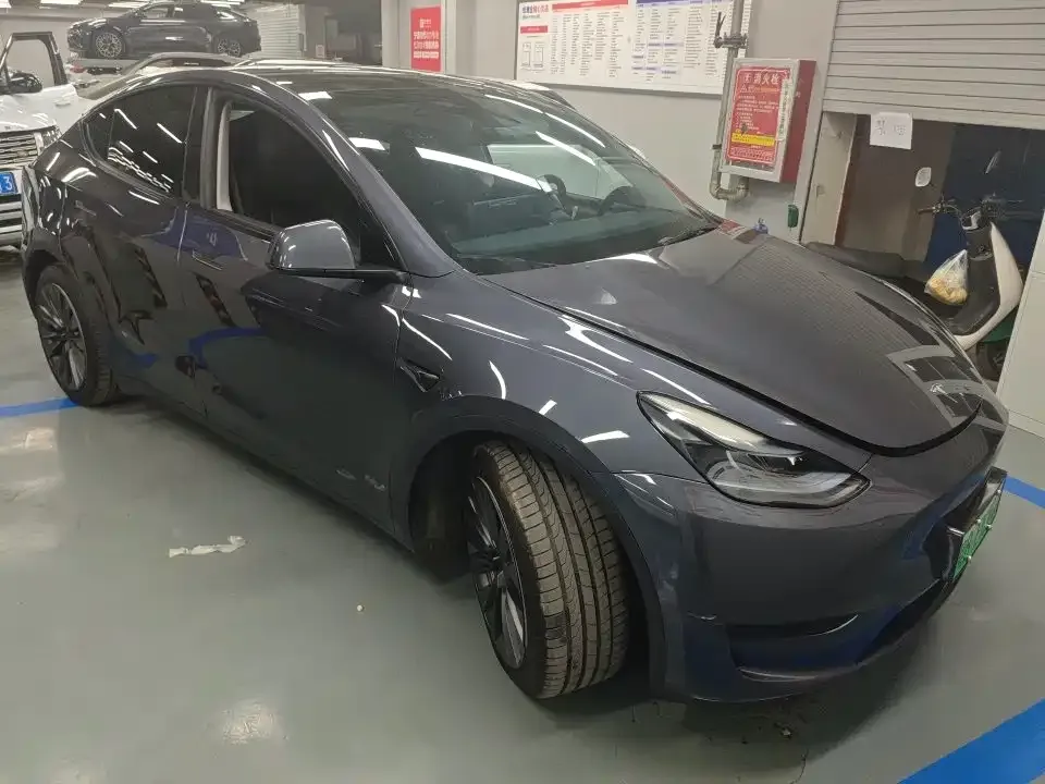 Tesla Model Y — фото 10