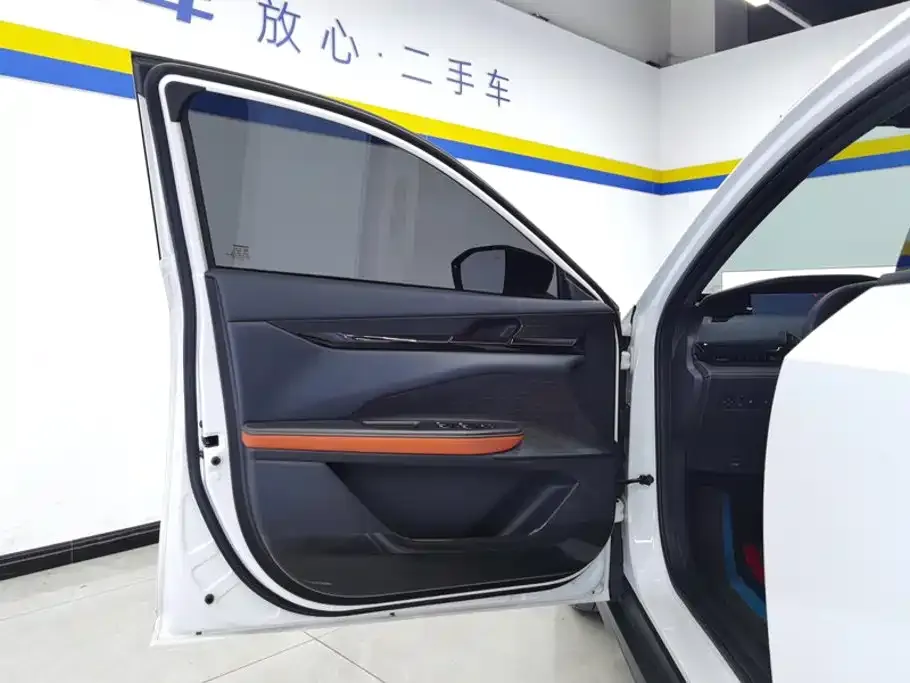 Changan UNI-V iDD — фото 2