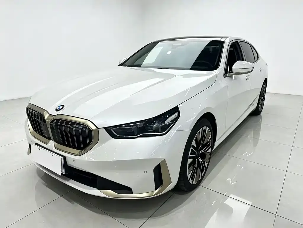 BMW 5 Series — фото 1