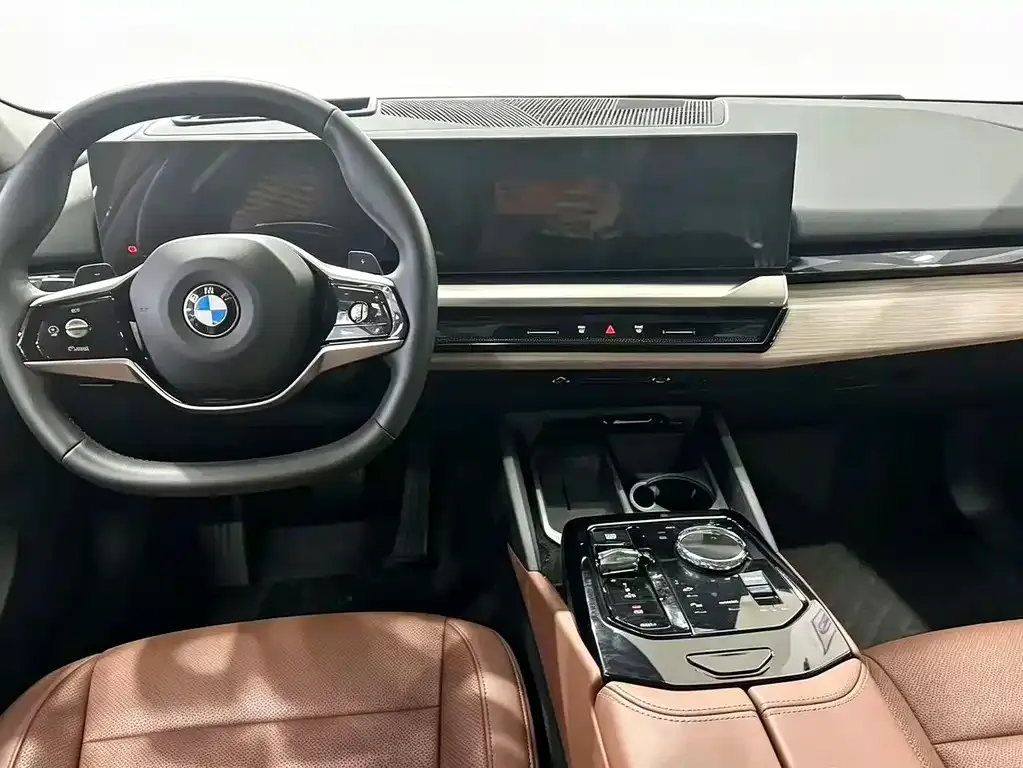 BMW 5 Series — фото 8