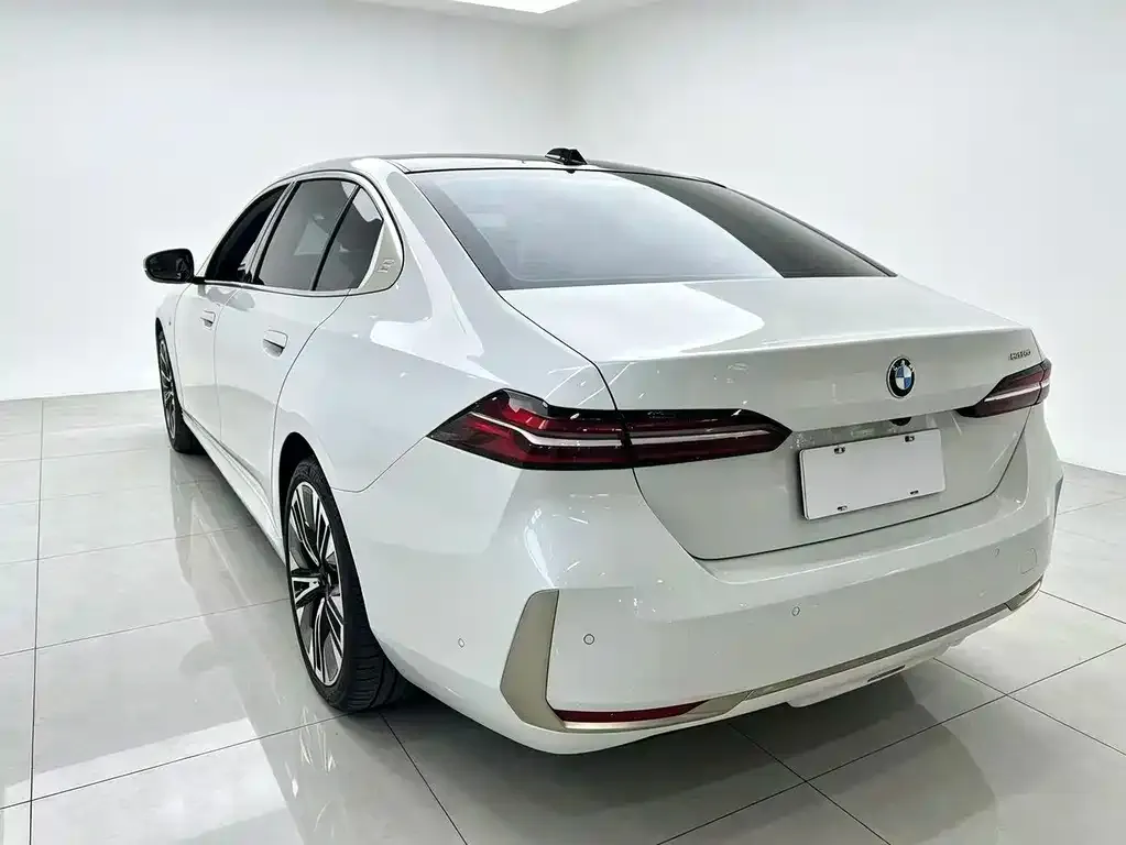 BMW 5 Series — фото 2