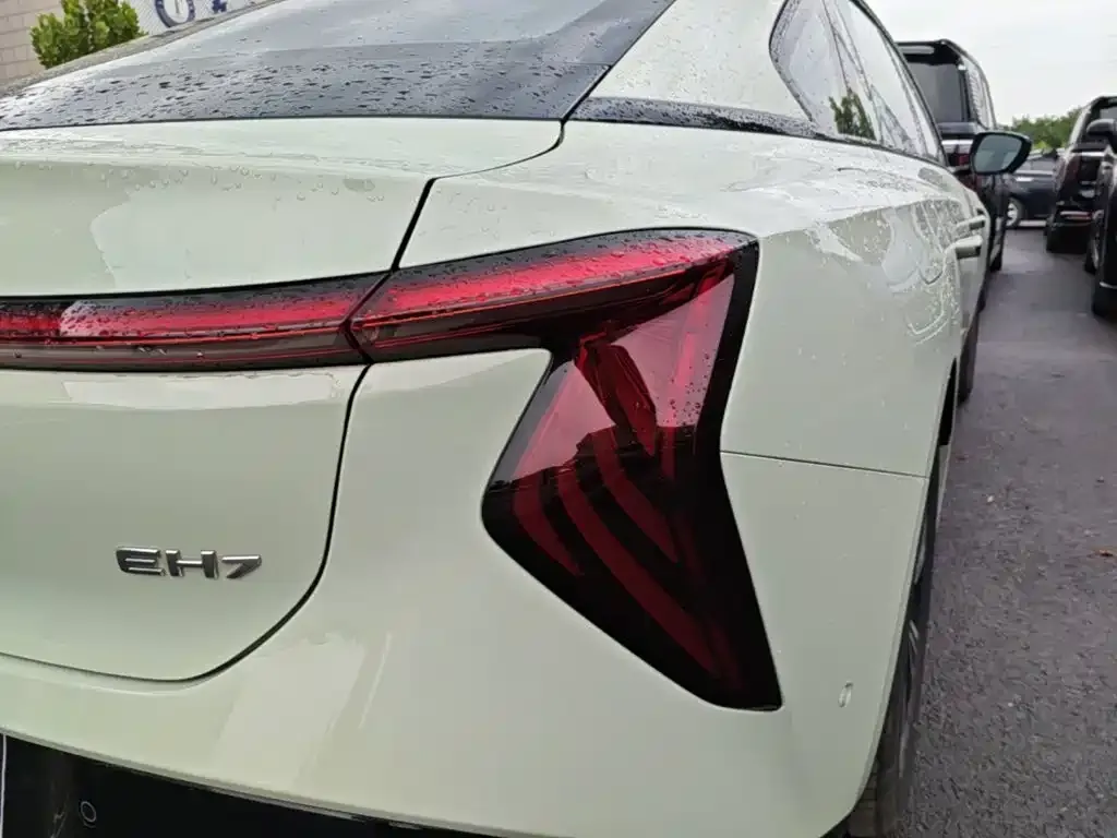 Hongqi EH7 — фото 10