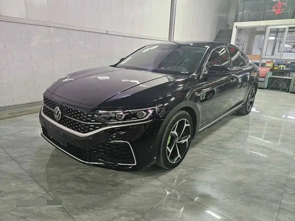 Volkswagen Passat — фото 1