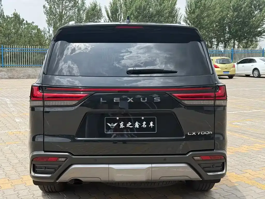 Lexus LX — фото 2