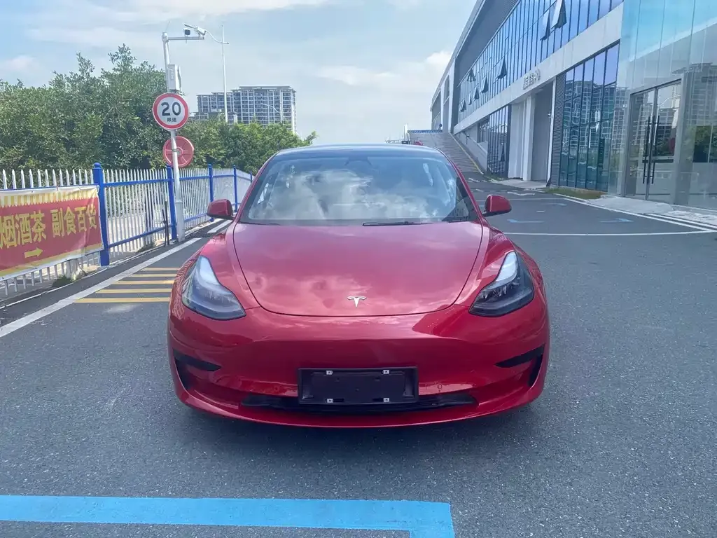 Tesla Model 3 — фото 9
