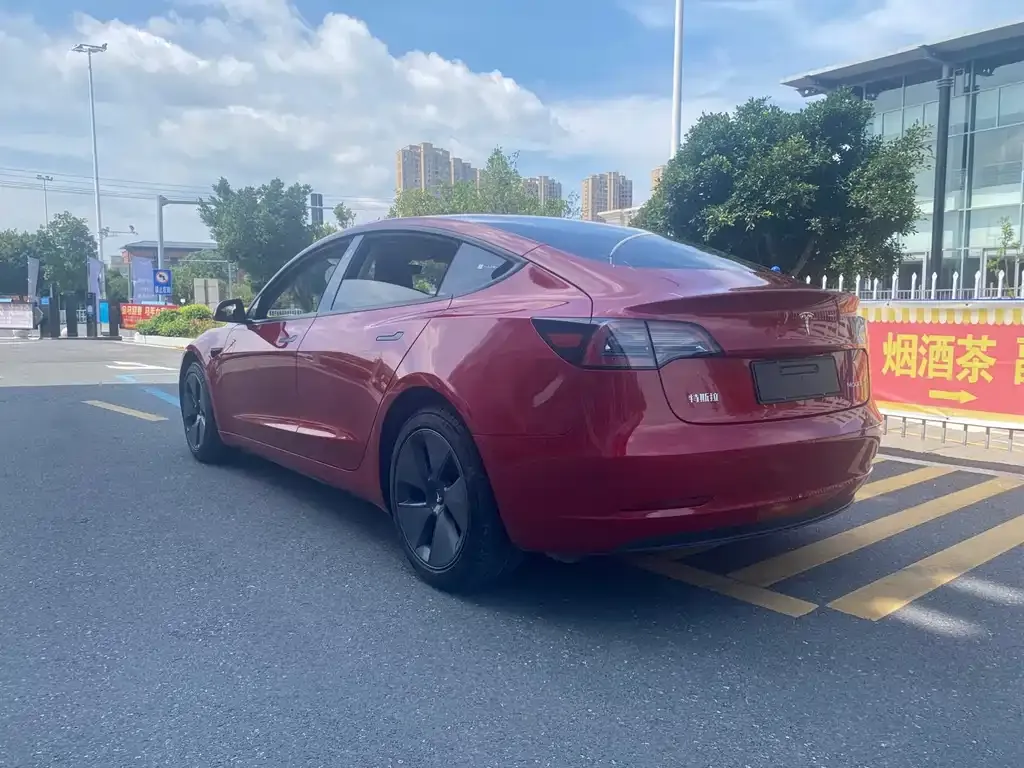 Tesla Model 3 — фото 4