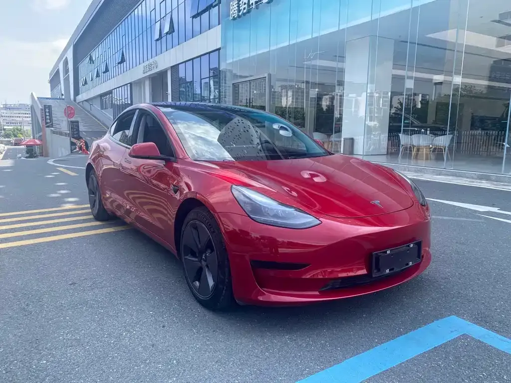Tesla Model 3 — фото 8